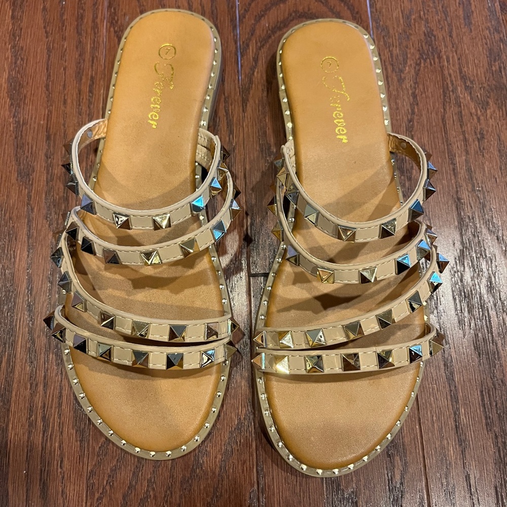 Dressy sandals with studs
